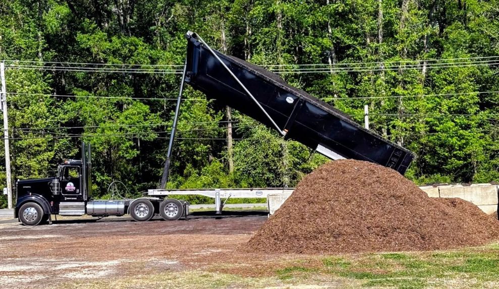 Construction dumpster for construction debris disposal